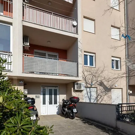 Sea View Apartment Michelle Near Nugal Beach Apartment Makarska